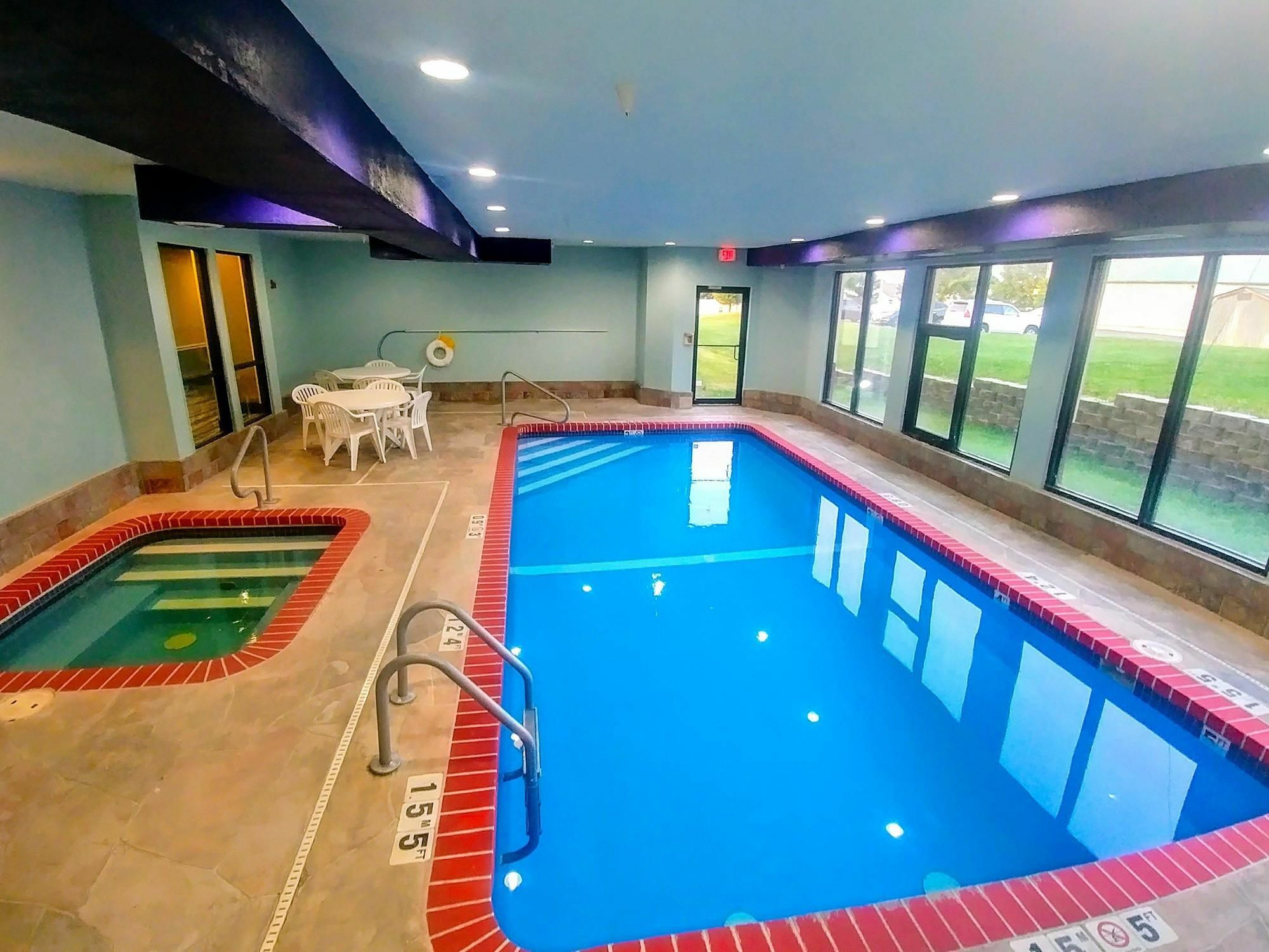 Americas Best Value Inn And Suites Lee'S Summit-Kansas City Экстерьер фото