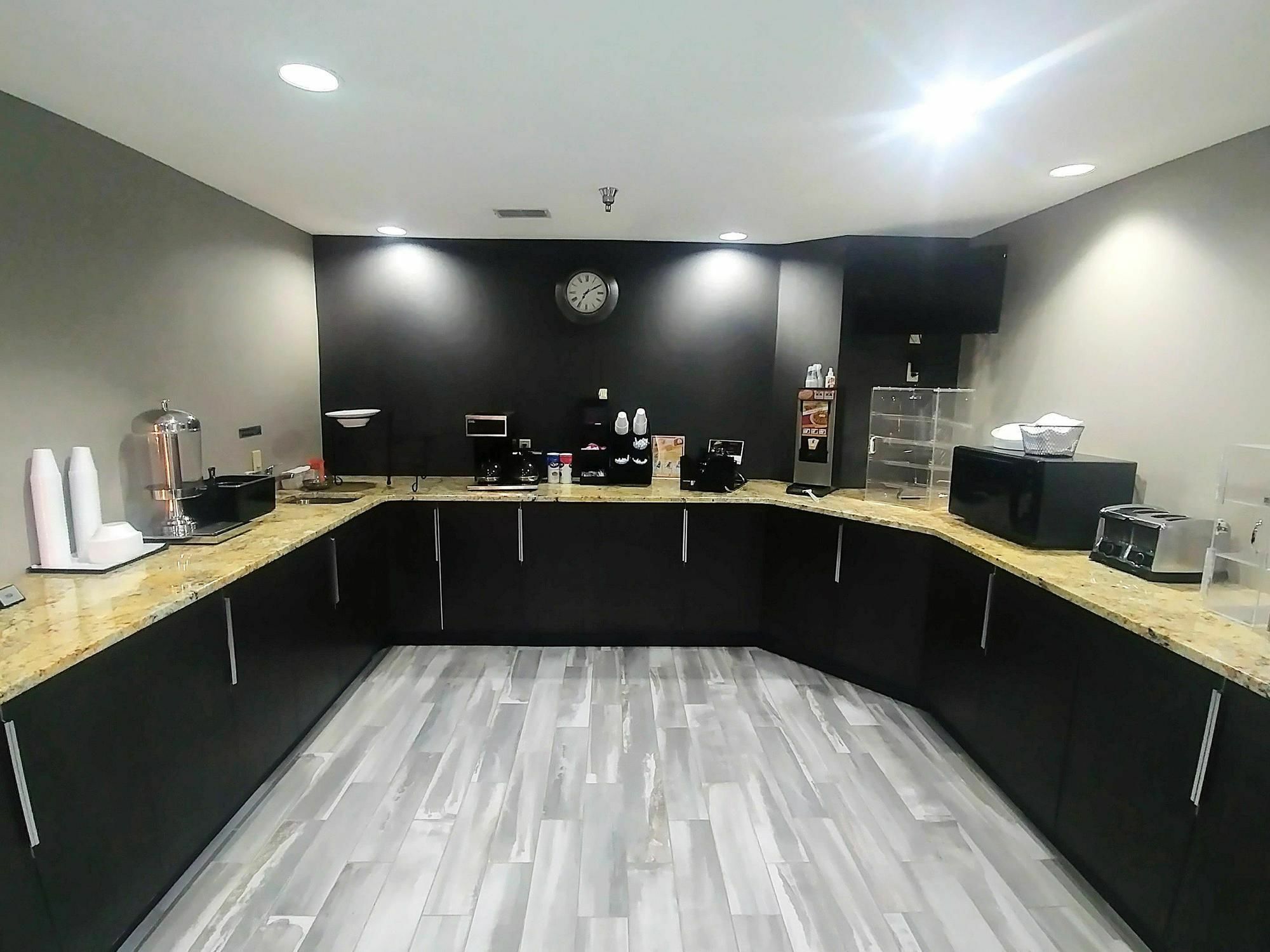 Americas Best Value Inn And Suites Lee'S Summit-Kansas City Экстерьер фото